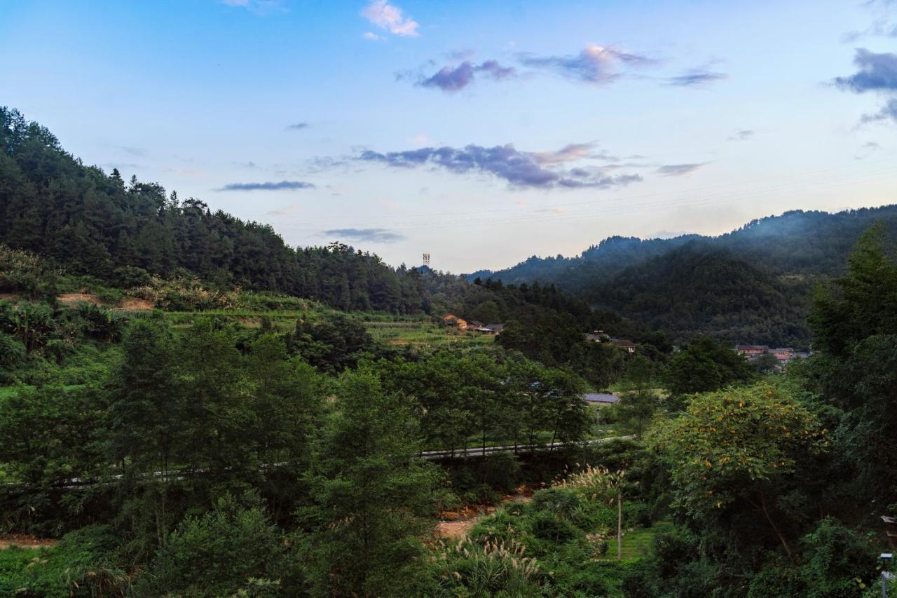 Whispering Mountains Boutique Hotel Zhangjiajie Eksteriør bilde